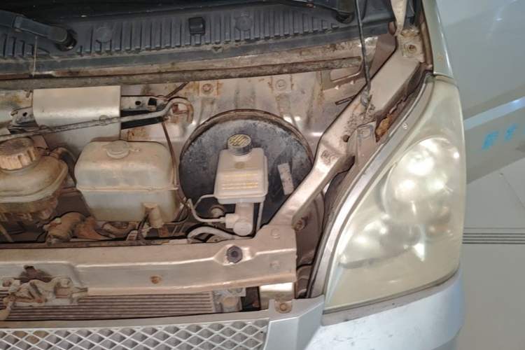 Used Wuling Rongguang 2012 1.5L Extended Basic Version Engine Bay Left