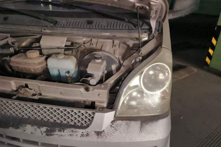 Used Wuling Rongguang 2012 1.5L Extended Basic Version Engine Bay Left