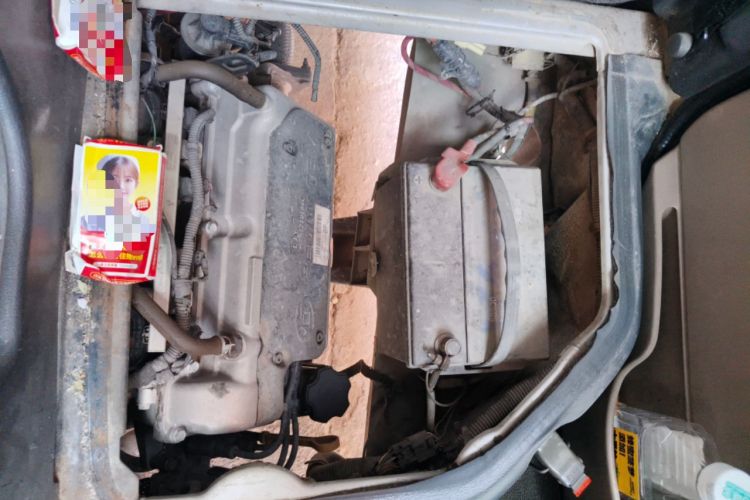 Used Wuling Rongguang 2012 1.2L Extended Basic Version LJY Engine Bay Left