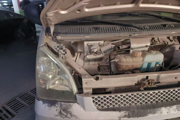 Used Wuling Rongguang 2012 1.5L Extended Basic Version Engine Bay Right