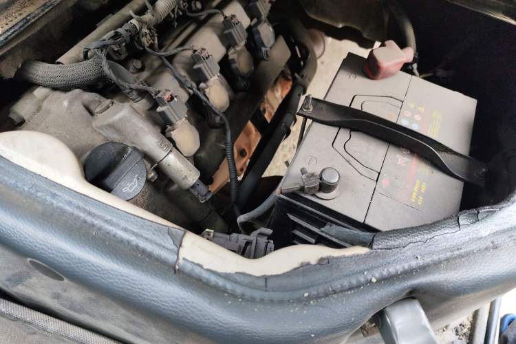Used Wuling Rongguang 2012 1.5L Extended Basic Version Engine Bay Right