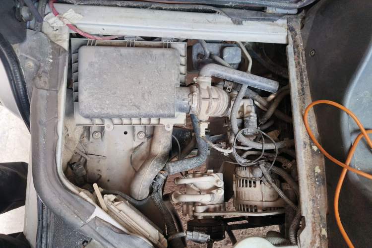 Used Wuling Rongguang 2012 1.2L Extended Basic Version LJY Engine Bay Right