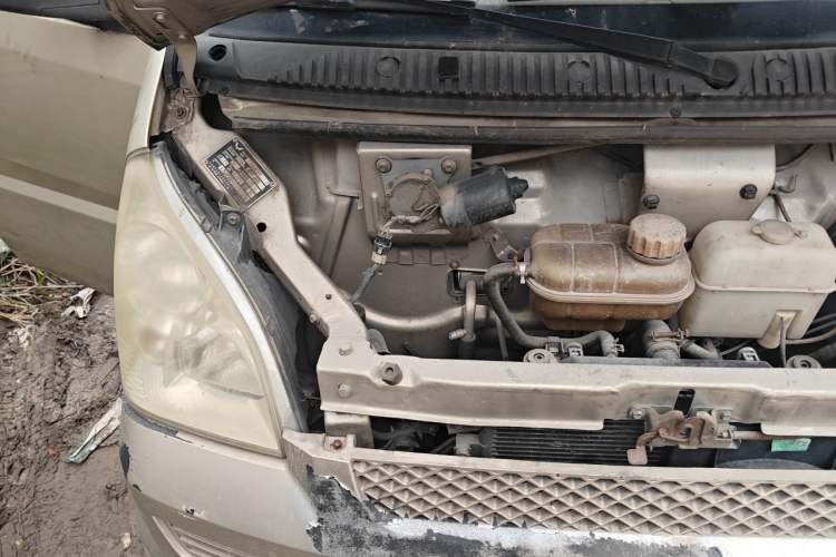 Used Wuling Rongguang 2012 1.5L Extended Basic Version Engine Bay Right