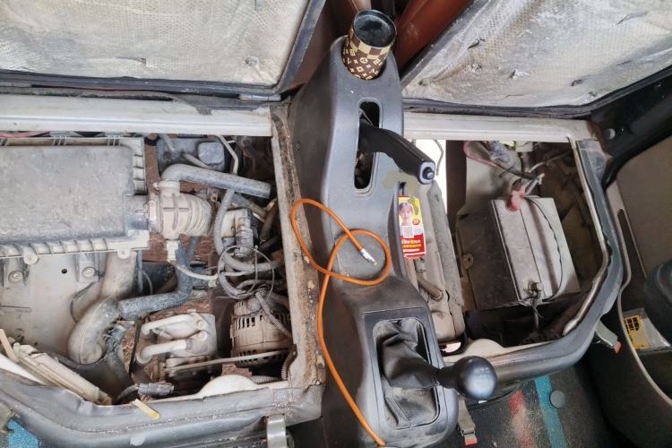 Used Wuling Rongguang 2012 1.2L Extended Basic Version LJY Engine Bay