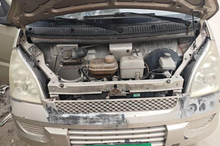 Used Wuling Rongguang 2012 1.5L Extended Basic Version Engine Bay