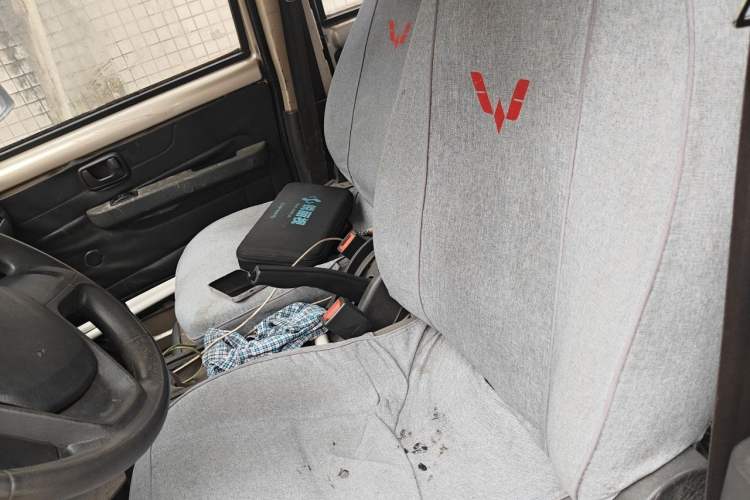 Used Wuling Rongguang 2012 1.5L Extended Basic Version Left Front Seat