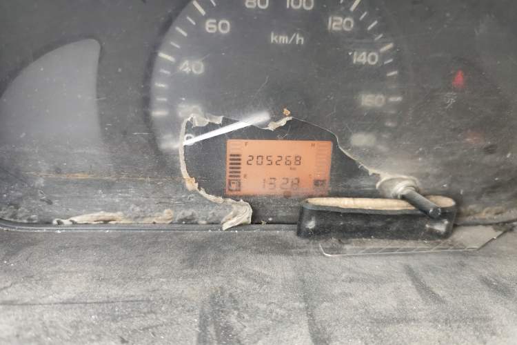 Used Wuling Rongguang 2012 1.5L Extended Basic Version Odometer Close Up