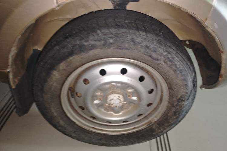 Used Wuling Rongguang 2012 1.5L Extended Basic Version Right Front Wheel Hub