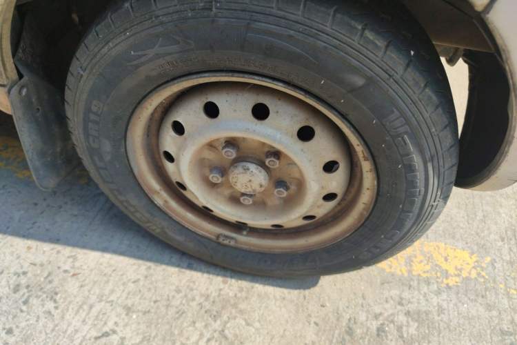 Used Wuling Rongguang 2012 1.5L Extended Basic Version Right Front Wheel Hub
