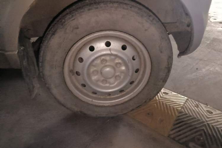 Used Wuling Rongguang 2012 1.5L Extended Basic Version Right Front Wheel Hub
