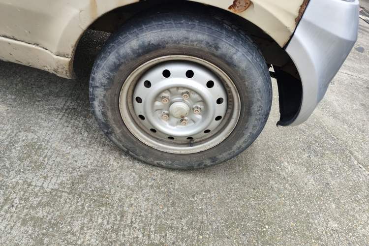 Used Wuling Rongguang 2012 1.5L Extended Basic Version Right Front Wheel Hub