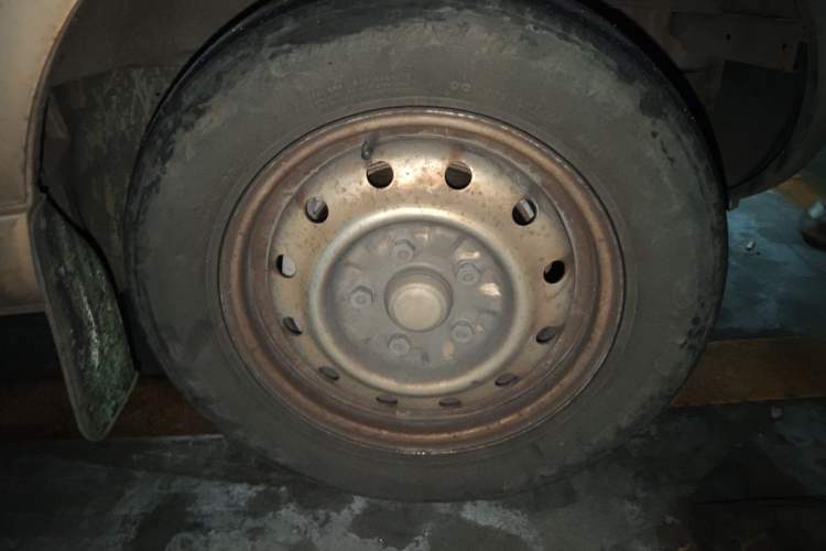 Used Wuling Rongguang 2012 1.5L Extended Basic Version Right Front Wheel Hub