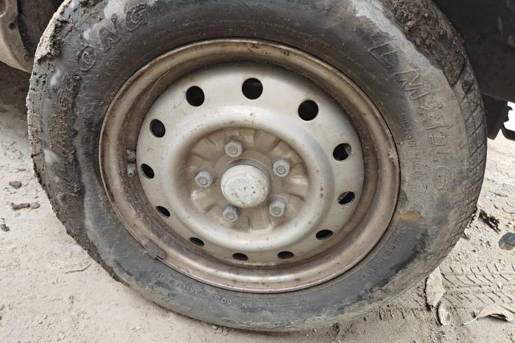 Used Wuling Rongguang 2012 1.5L Extended Basic Version Right Front Wheel Hub