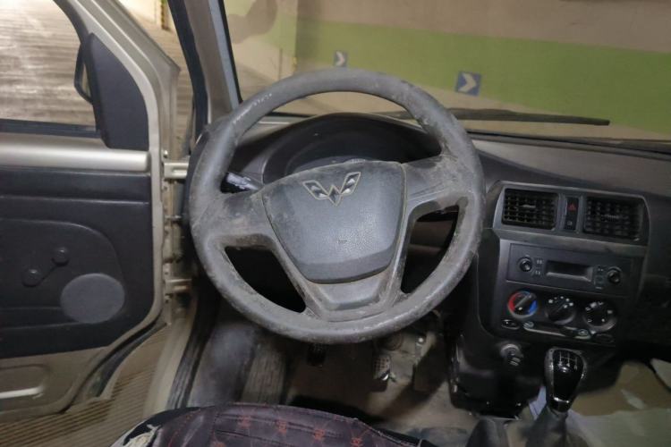 Used Wuling Rongguang 2012 1.5L Extended Basic Version Steering Wheel