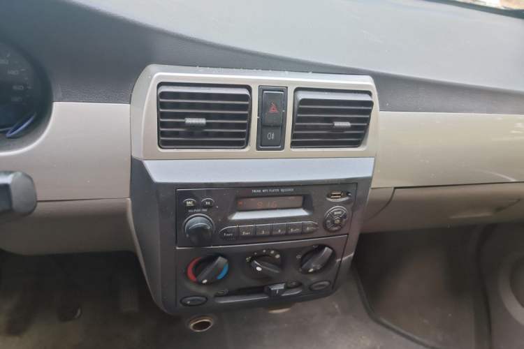 Used Wuling Rongguang 2012 1.5L Extended Standard Version Audio And AC Panel