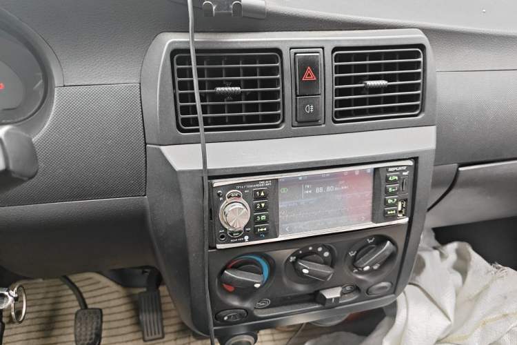 Used Wuling Rongguang 2012 1.5L Extended Standard Version Audio And AC Panel