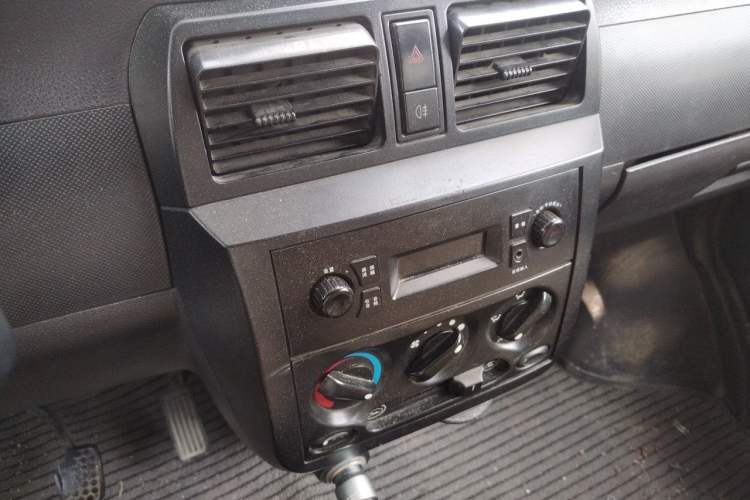 Used Wuling Rongguang 2012 1.5L Extended Basic Version Audio And AC Panel