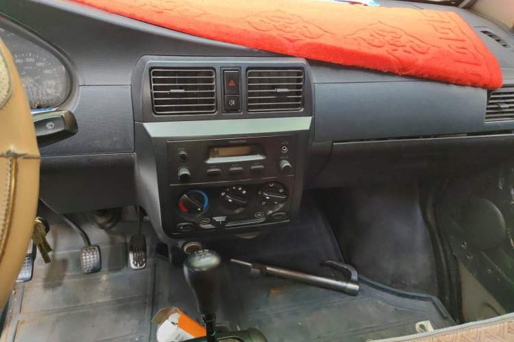 Used Wuling Rongguang 2012 1.2L Extended Basic Version LJY Audio And AC Panel