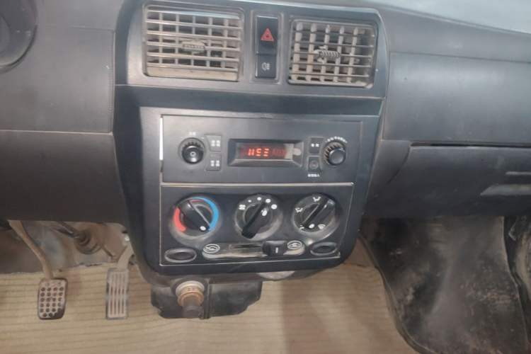 Used Wuling Rongguang 2012 1.5L Extended Basic Version Audio And AC Panel