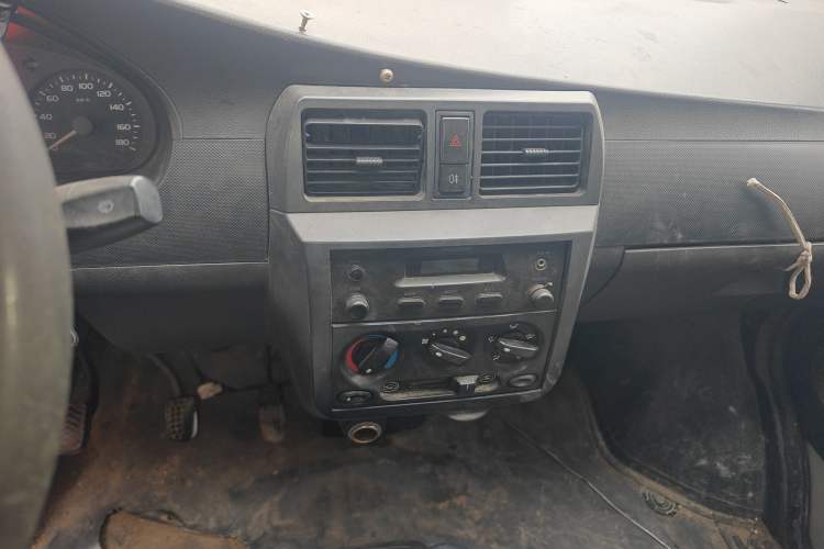 Used Wuling Rongguang 2012 1.2L Extended Basic Version LJY Audio And AC Panel