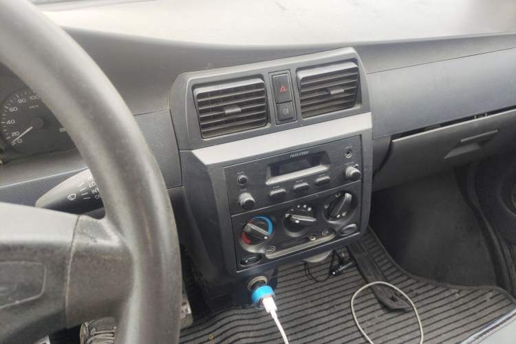 Used Wuling Rongguang 2012 1.2L Extended Basic Version LJY Audio And AC Panel