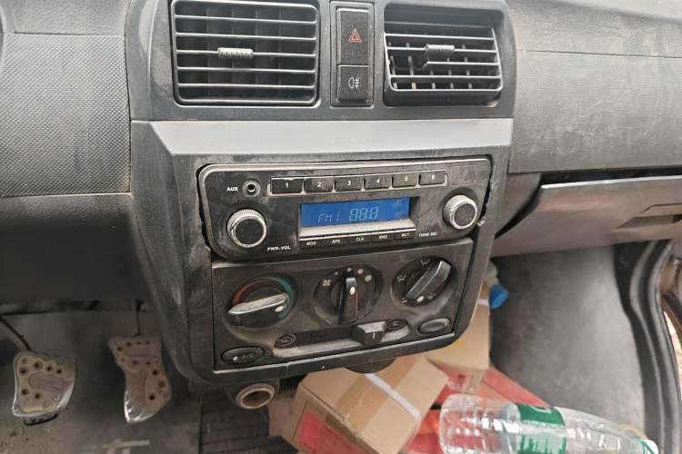 Used Wuling Rongguang 2012 1.2L Extended Basic Version LJY Audio And AC Panel