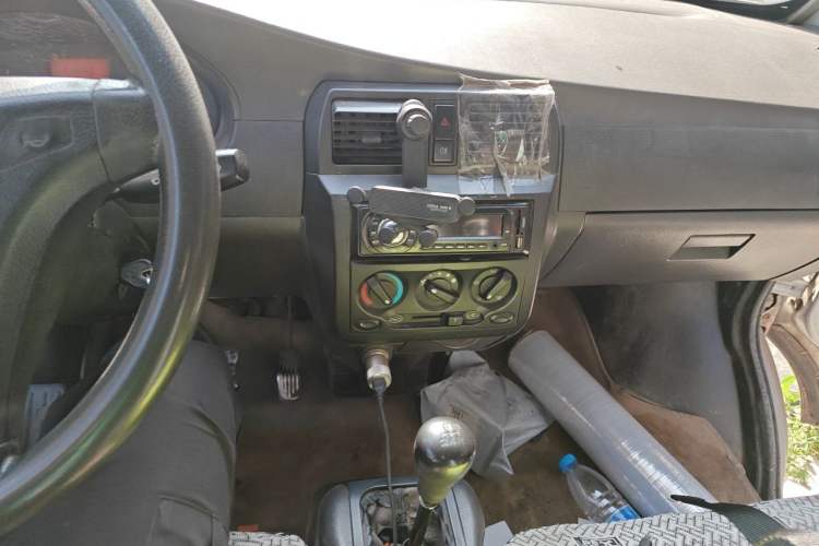 Used Wuling Rongguang 2012 1.2L Extended Basic Version LJY Audio And AC Panel