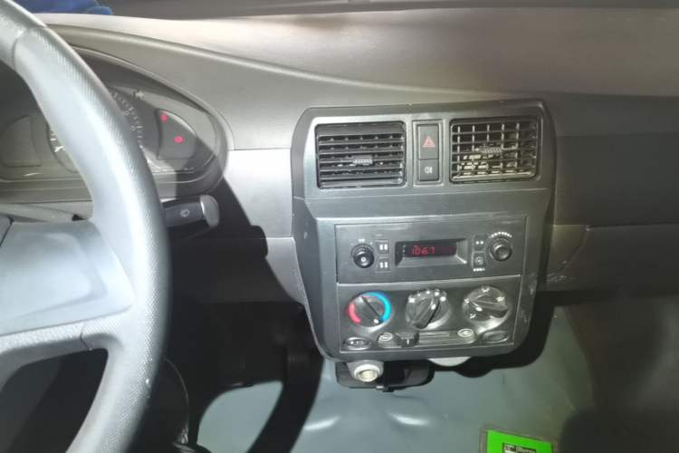 Used Wuling Rongguang 2012 1.5L Extended Basic Version Audio And AC Panel