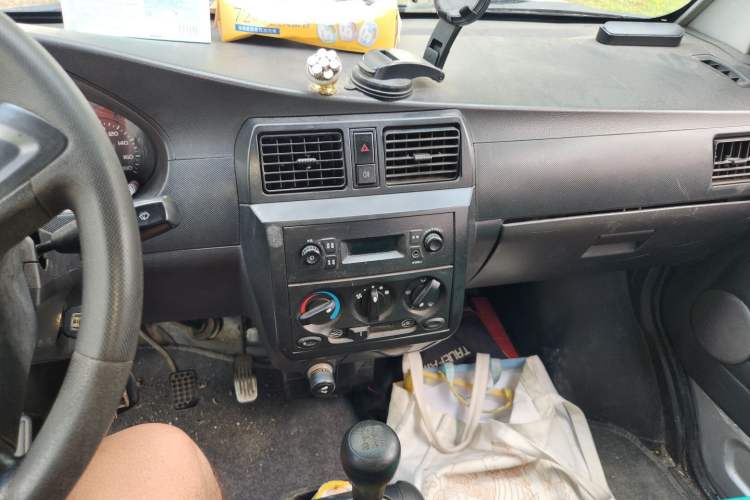 Used Wuling Rongguang 2012 1.2L Extended Basic Version LJY Audio And AC Panel