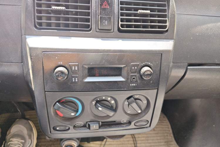 Used Wuling Rongguang 2012 1.2L Extended Basic Version LJY Audio And AC Panel