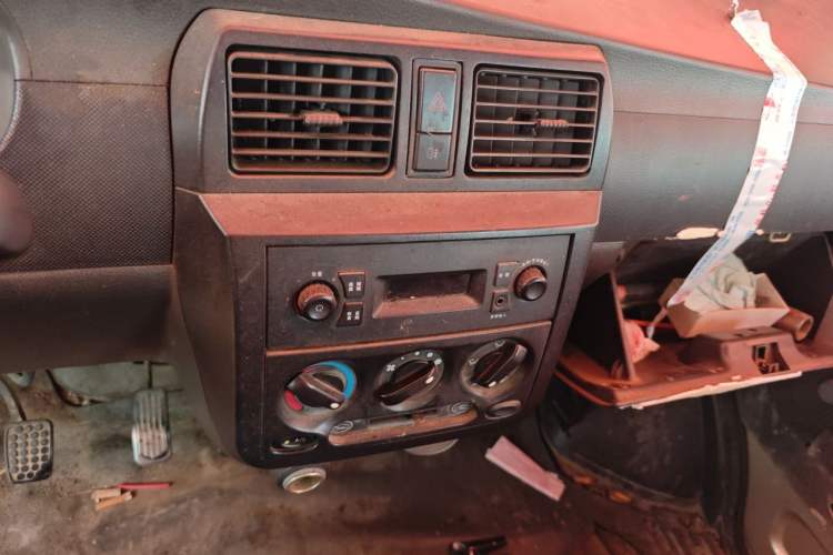 Used Wuling Rongguang 2012 1.2L Extended Basic Version LJY Audio And AC Panel