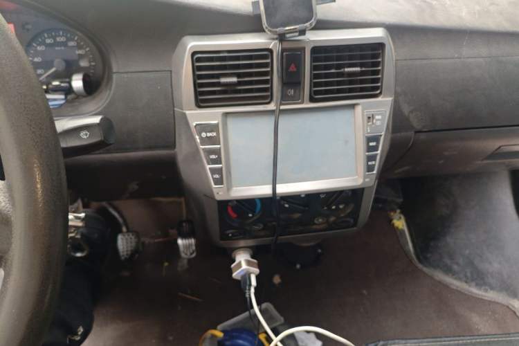 Used Wuling Rongguang 2012 1.2L Extended Basic Version LJY Audio And AC Panel