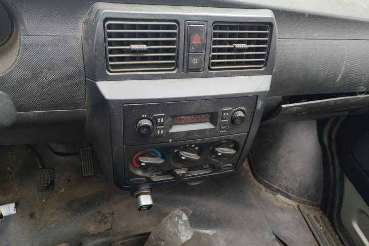 Used Wuling Rongguang 2012 1.5L Extended Basic Version Audio And AC Panel