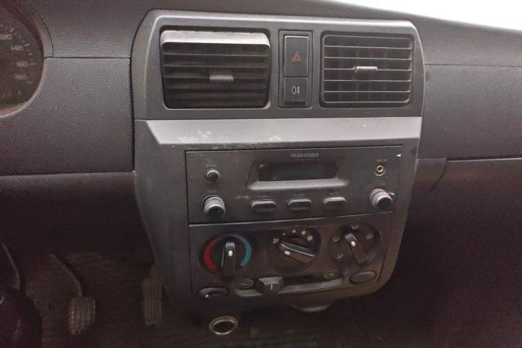 Used Wuling Rongguang 2012 1.5L Extended Basic Version Audio And AC Panel