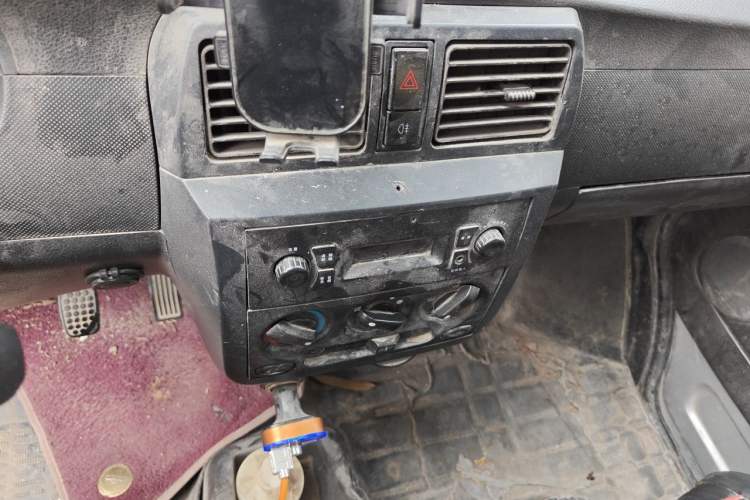 Used Wuling Rongguang 2012 1.5L Extended Basic Version Audio And AC Panel