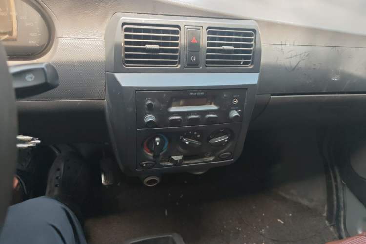 Used Wuling Rongguang 2012 1.2L Extended Basic Version LJY Audio And AC Panel