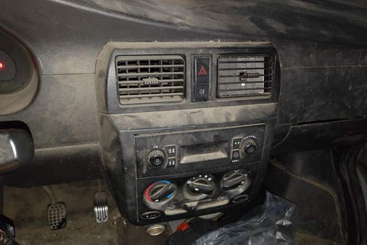 Used Wuling Rongguang 2012 1.2L Extended Basic Version LJY Audio And AC Panel
