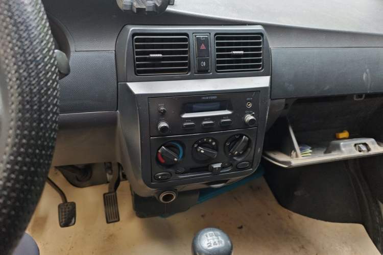 Used Wuling Rongguang 2012 1.5L Extended Basic Version Audio And AC Panel