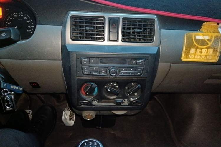 Used Wuling Rongguang 2012 1.5L Extended Basic Version Audio And AC Panel