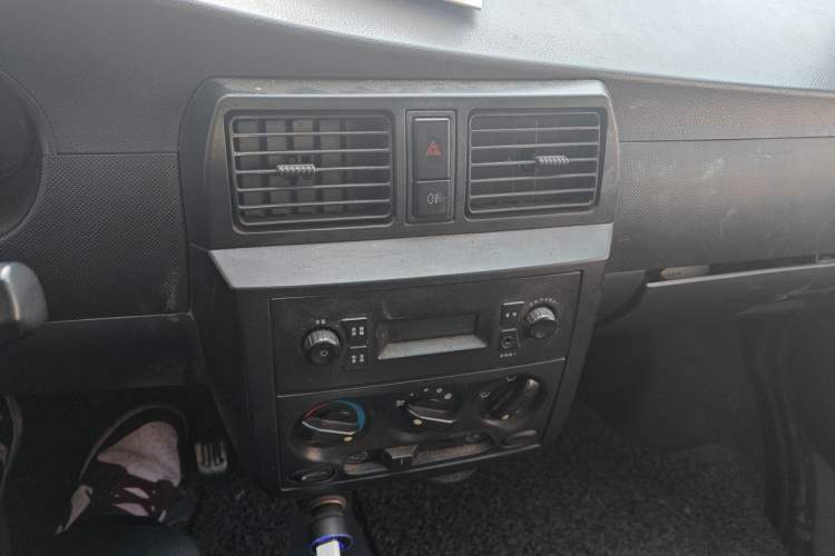 Used Wuling Rongguang 2012 1.2L Extended Basic Version LJY Audio And AC Panel