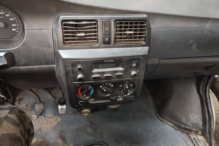 Used Wuling Rongguang 2012 1.2L Extended Basic Version LJY Audio And AC Panel