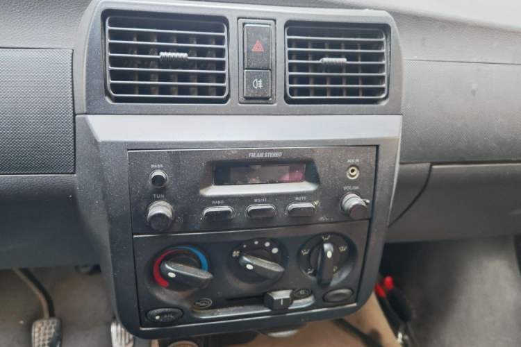 Used Wuling Rongguang 2012 1.2L Extended Basic Version LJY Audio And AC Panel
