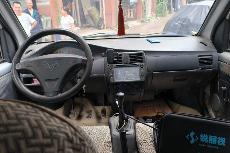 Used Wuling Rongguang 2012 1.2L Extended Basic Version LJY Center Console