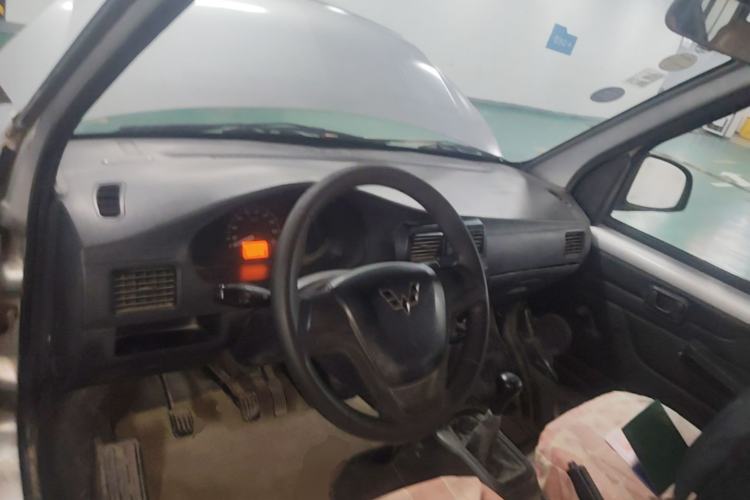 Used Wuling Rongguang 2012 1.5L Extended Basic Version Center Console