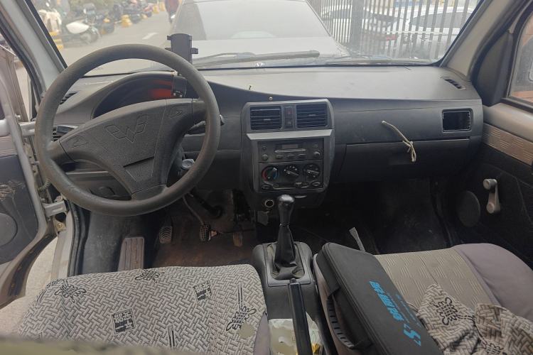 Used Wuling Rongguang 2012 1.2L Extended Basic Version LJY Center Console