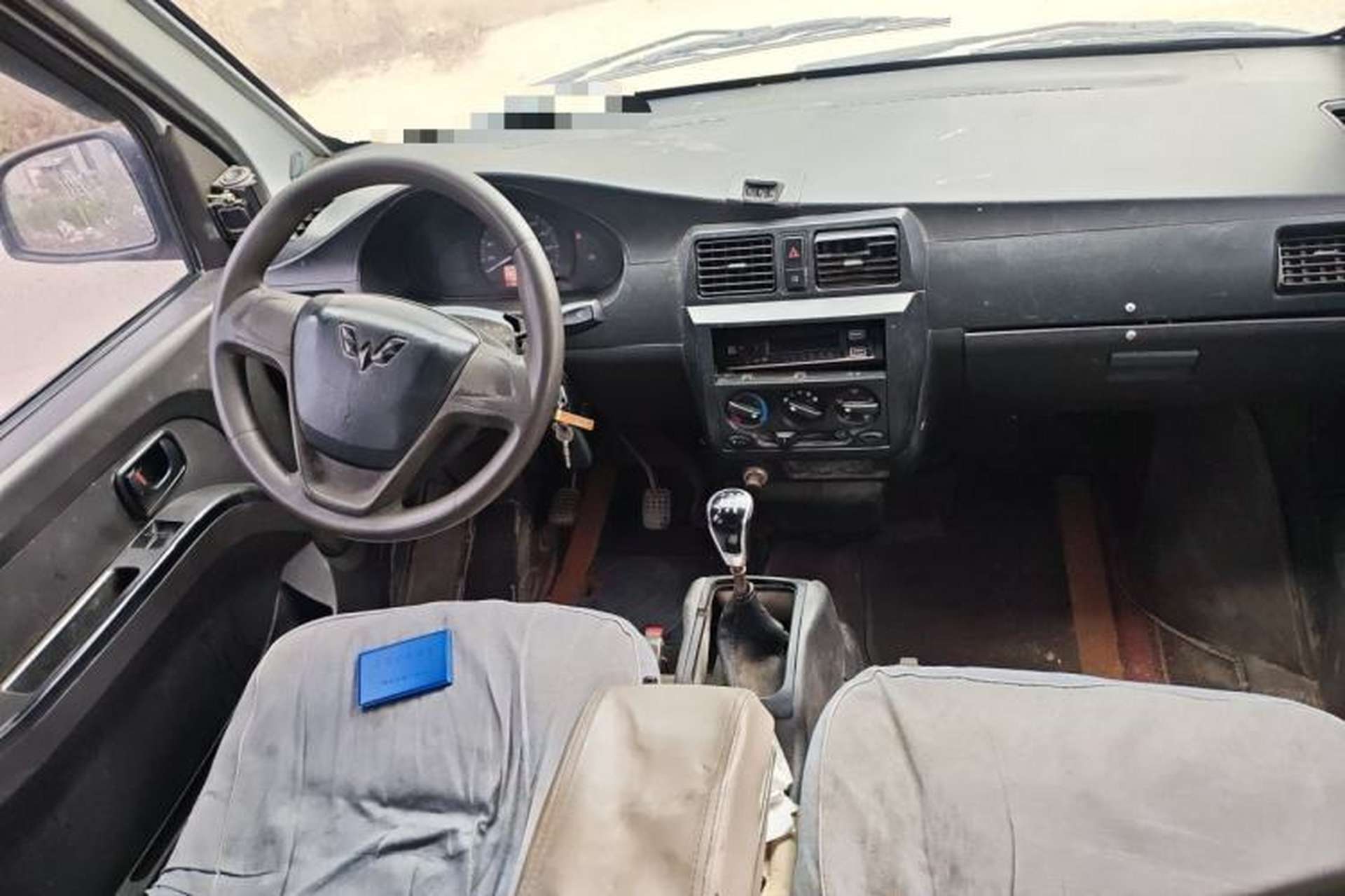 Used Wuling Rongguang 2012 1.5L Extended Basic Version Center Console