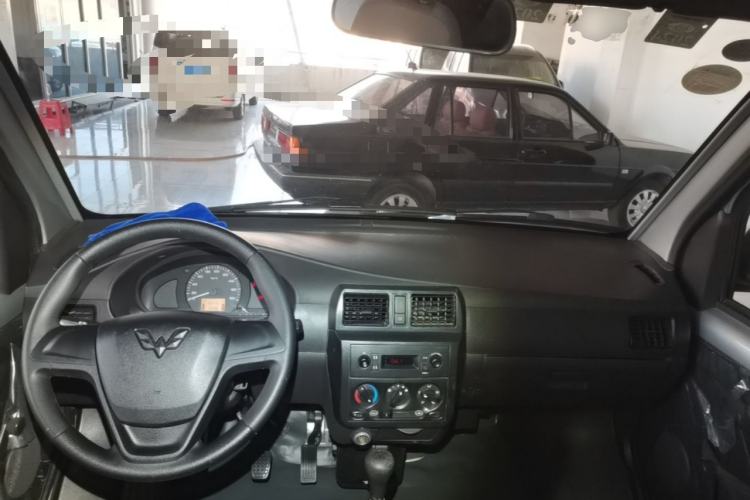 Used Wuling Rongguang 2012 1.5L Extended Basic Version Center Console
