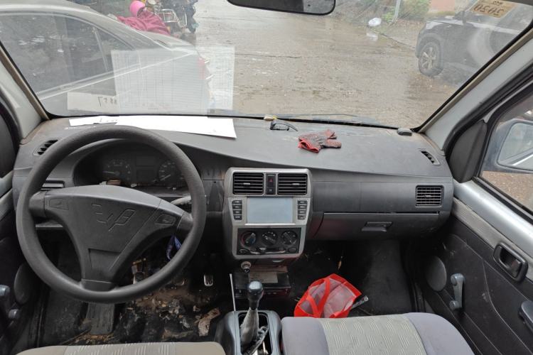 Used Wuling Rongguang 2012 1.5L Extended Basic Version Center Console