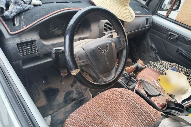 Used Wuling Rongguang 2012 1.5L Extended Basic Version Center Console