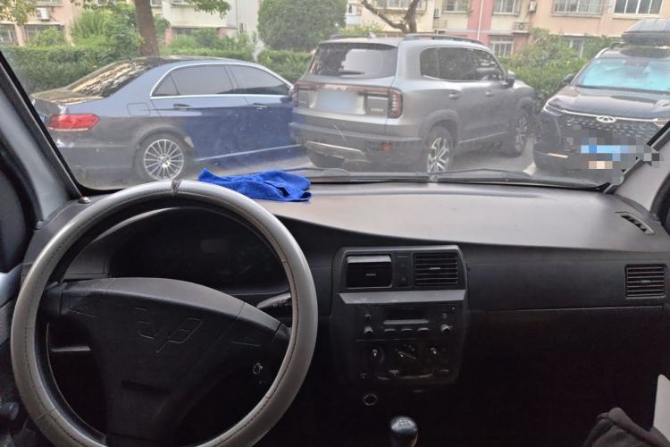 Used Wuling Rongguang 2012 1.5L Extended Basic Version Center Console